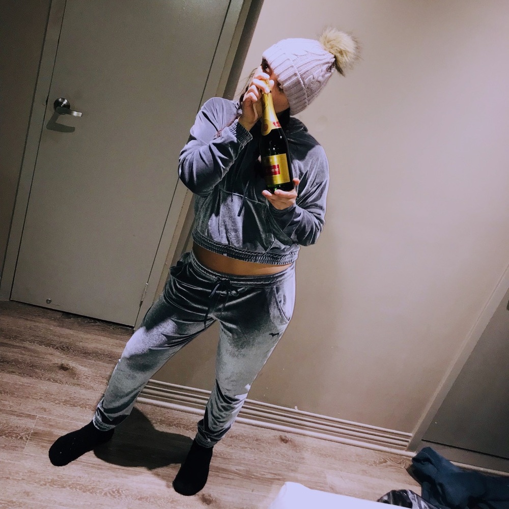 VS Jogger suit! Excellent condition!